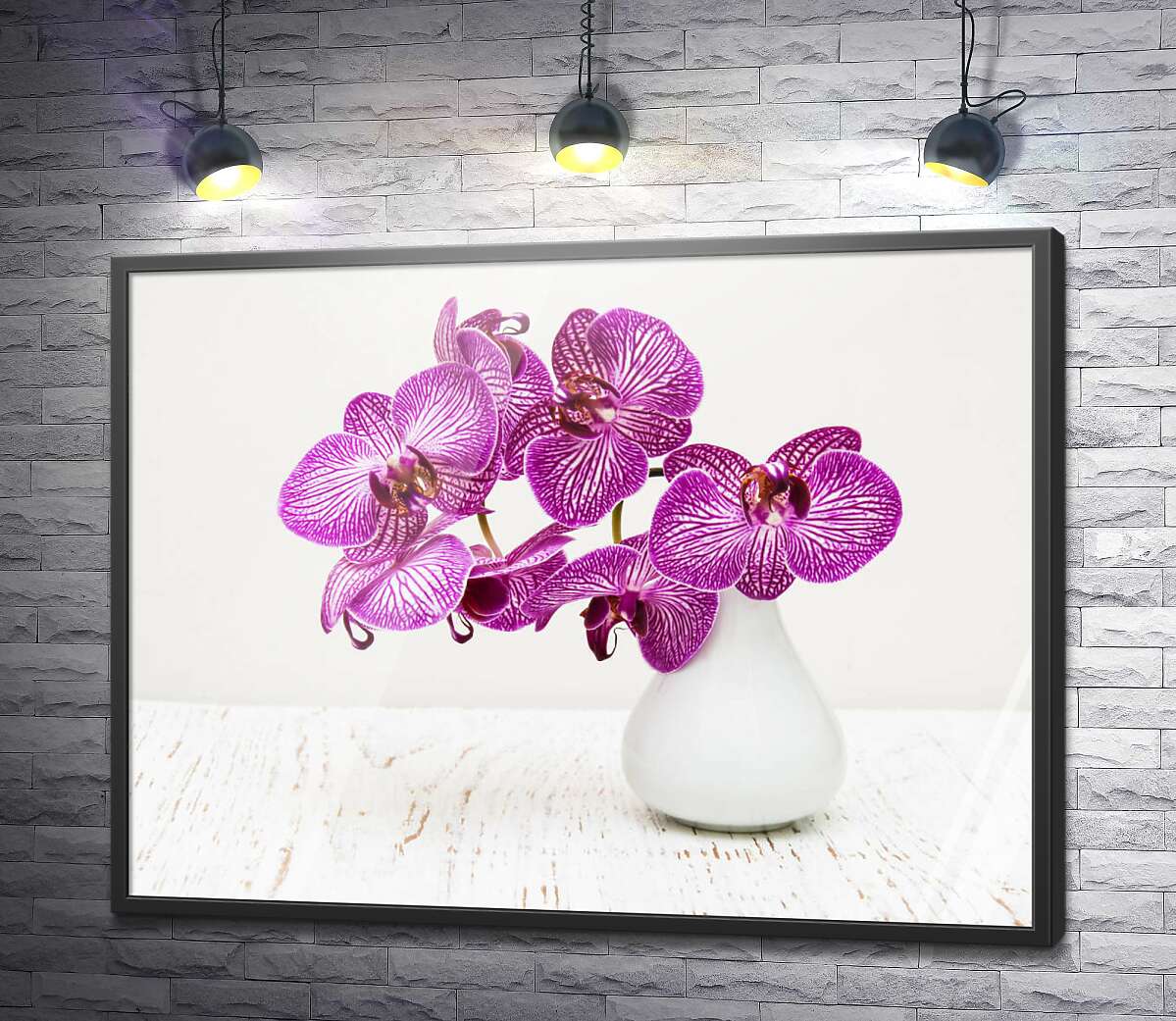 постер Фіолетові квіти орхідеї у вазі
