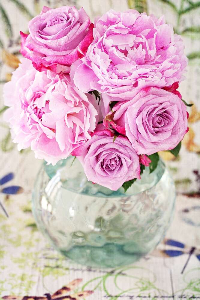 картина-постер Розовые пионы и розы в вазе