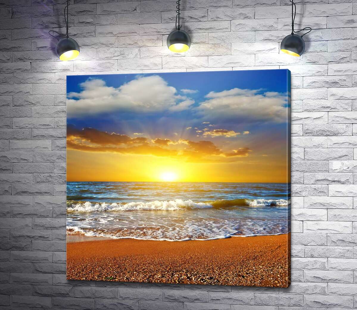 картина Золотые лучи восхода над песчаным пляжем