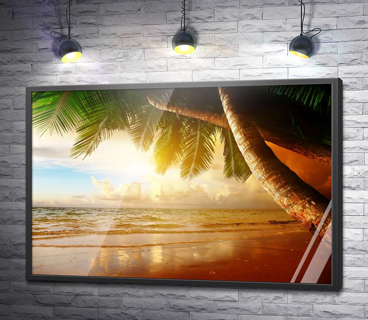 постер Тропический пляж в золотых лучах солнца