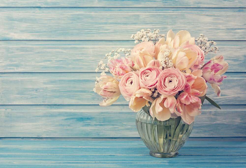 картина-постер Натюрморт в пастельных тонах из роз и тюльпанов