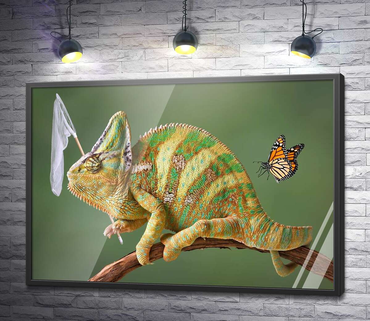 постер Хамелеон с сачком и бабочка