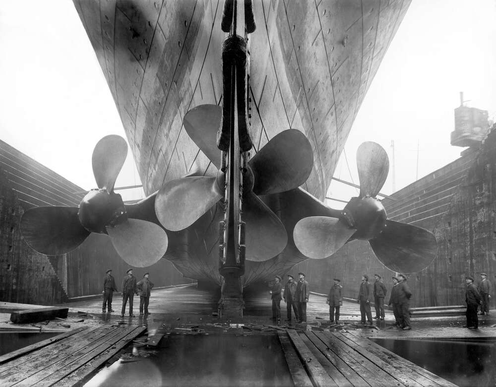 картина-постер Архівна фотографія установки гребних гвинтів на Титанік