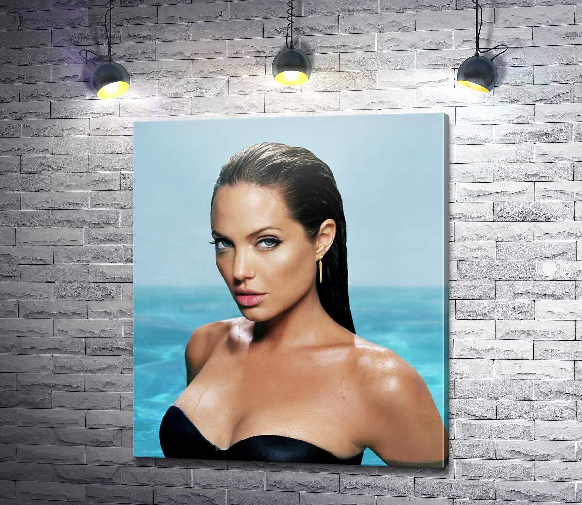 картина Прекрасная Анджелина Джоли в воде