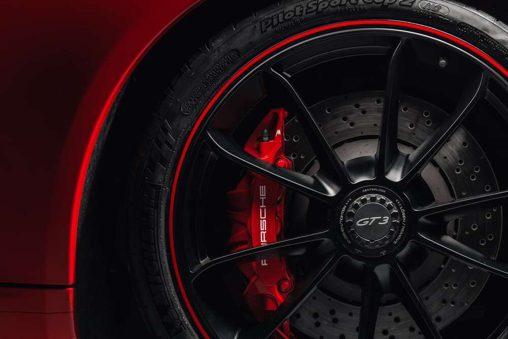 картина-постер Колесо червоного автомобіля Porsche 911 GT3