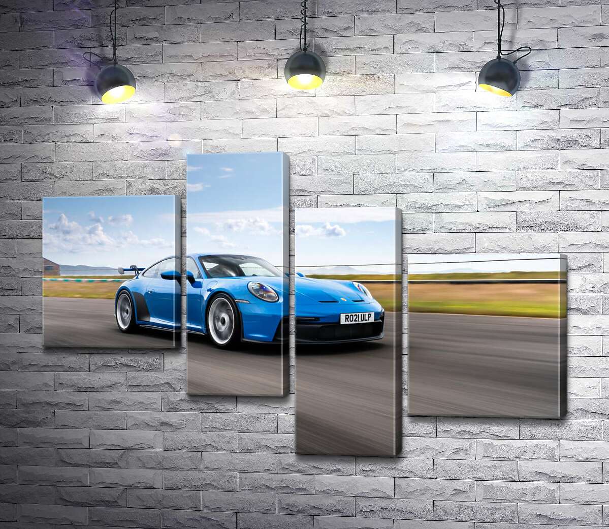 модульная картина Голубой автомобиль Porsche 911 GT3 на трассе (Модуль №21)