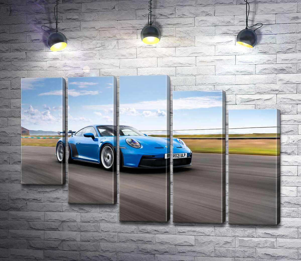 модульная картина Голубой автомобиль Porsche 911 GT3 на трассе (Модуль №28)