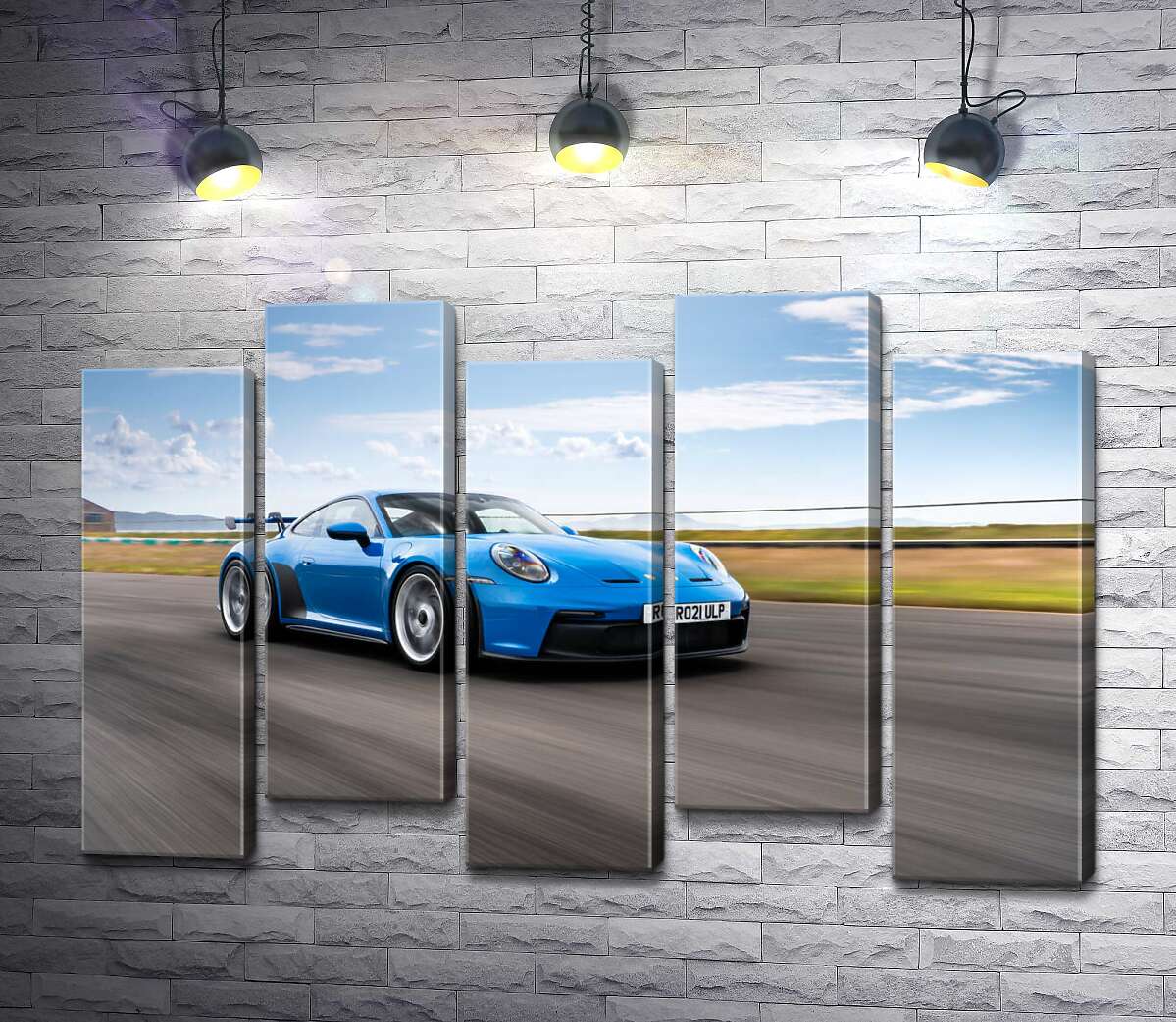 модульная картина Голубой автомобиль Porsche 911 GT3 на трассе (Модуль №30)
