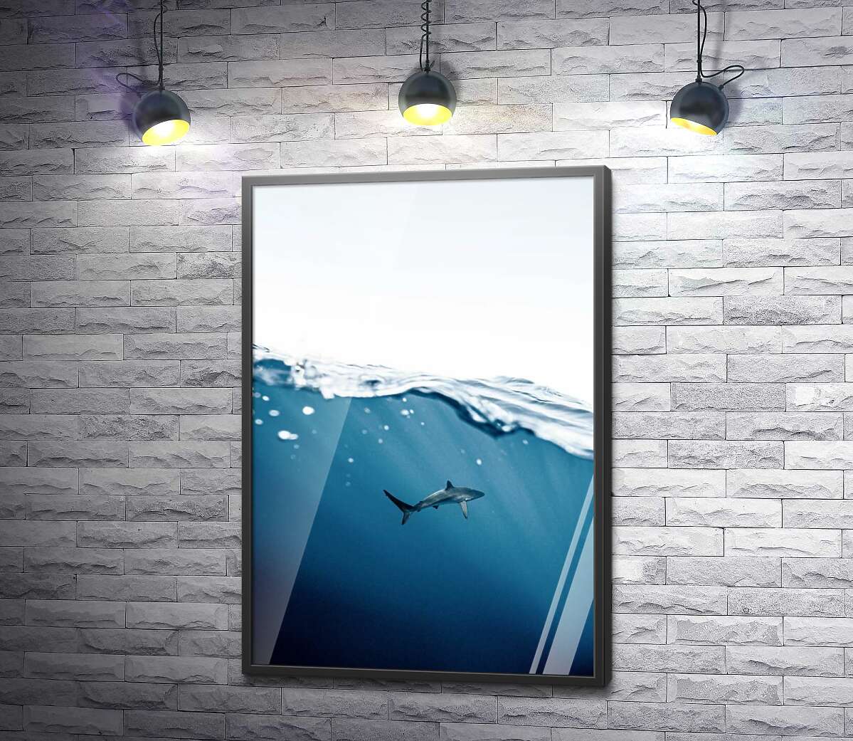 постер Самотня акула в товщі води