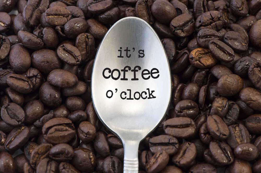 картина-постер Кавова ложка з написом: "it's coffee o'clock"