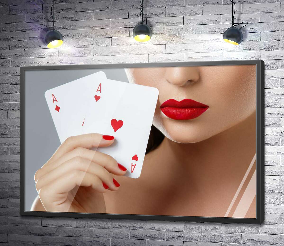 постер Красные игральные карты в женской руке