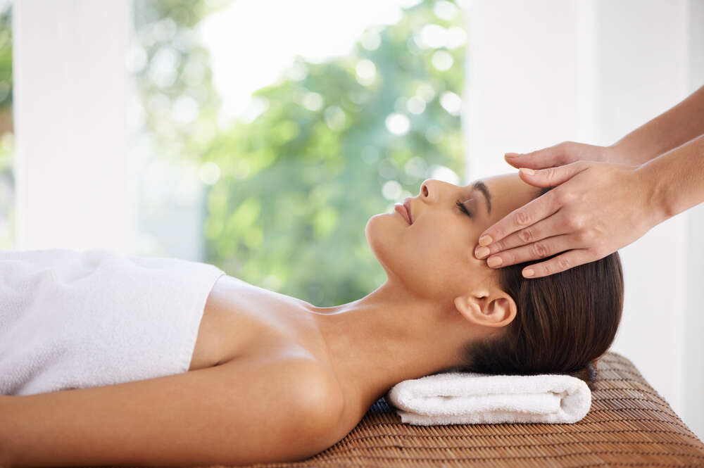 картина-постер Расслабляющий массаж головы