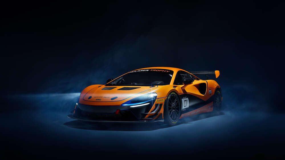 картина-постер Золотий автомобіль McLaren Artura в серпанку