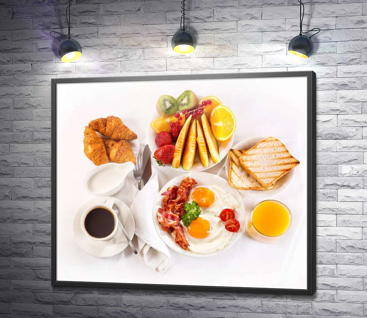 постер Сытный завтрак из яичницы, бекона, фруктов и выпечки