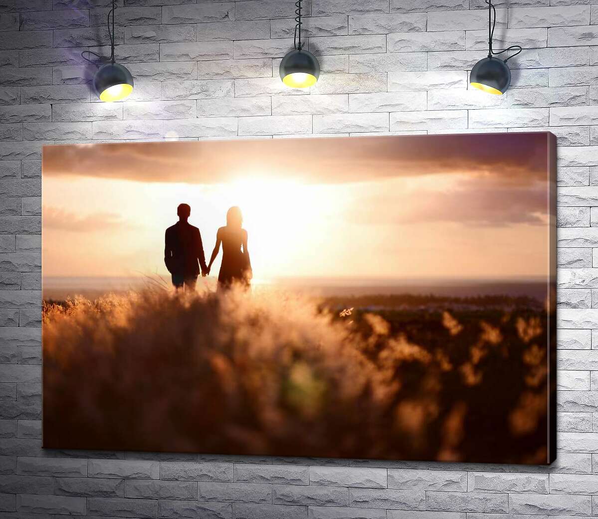 картина Силуэты влюбленной пары в лучах заходящего солнца