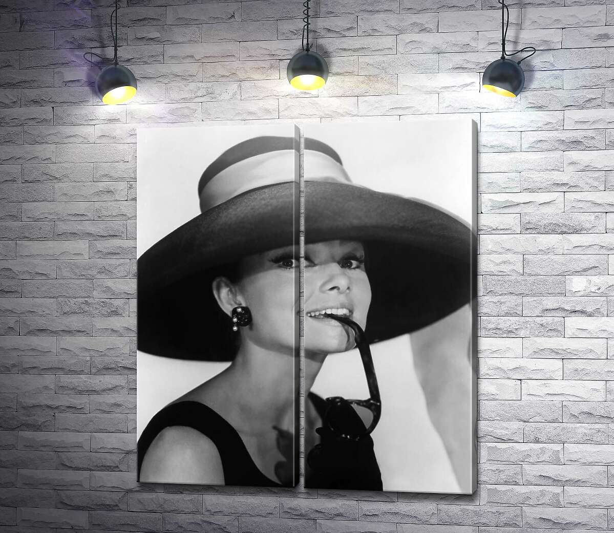 модульна картина Усміхнена Одрі Хепберн у капелюшку