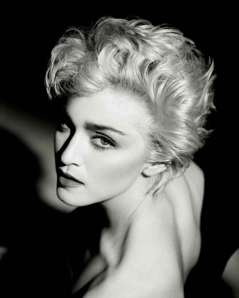 картина-постер Чарівна Мадонна на чорно-білій фотографії