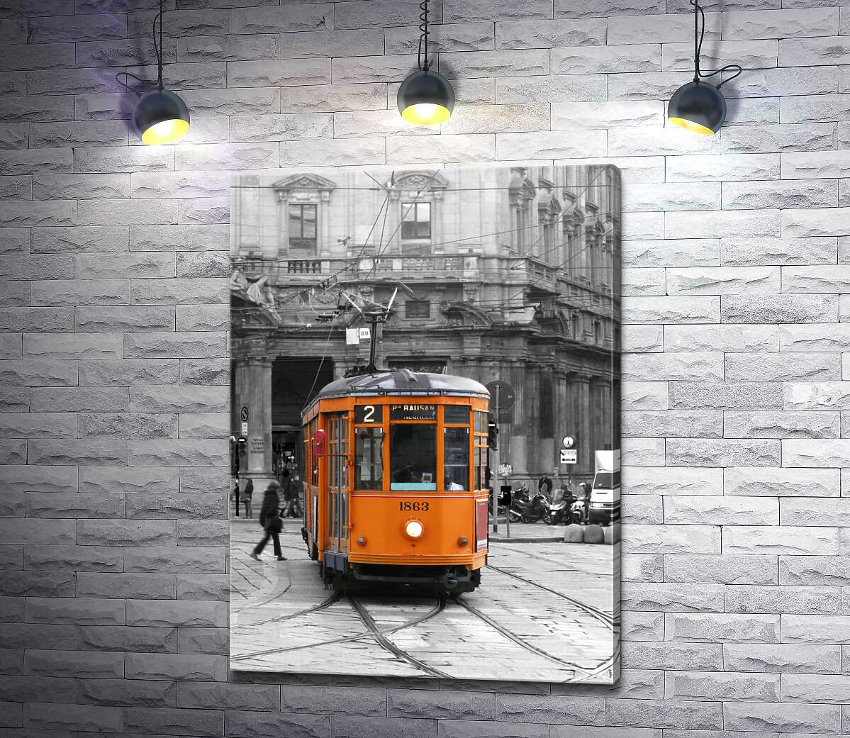 картина Оранжевый трамвай на старинной улице