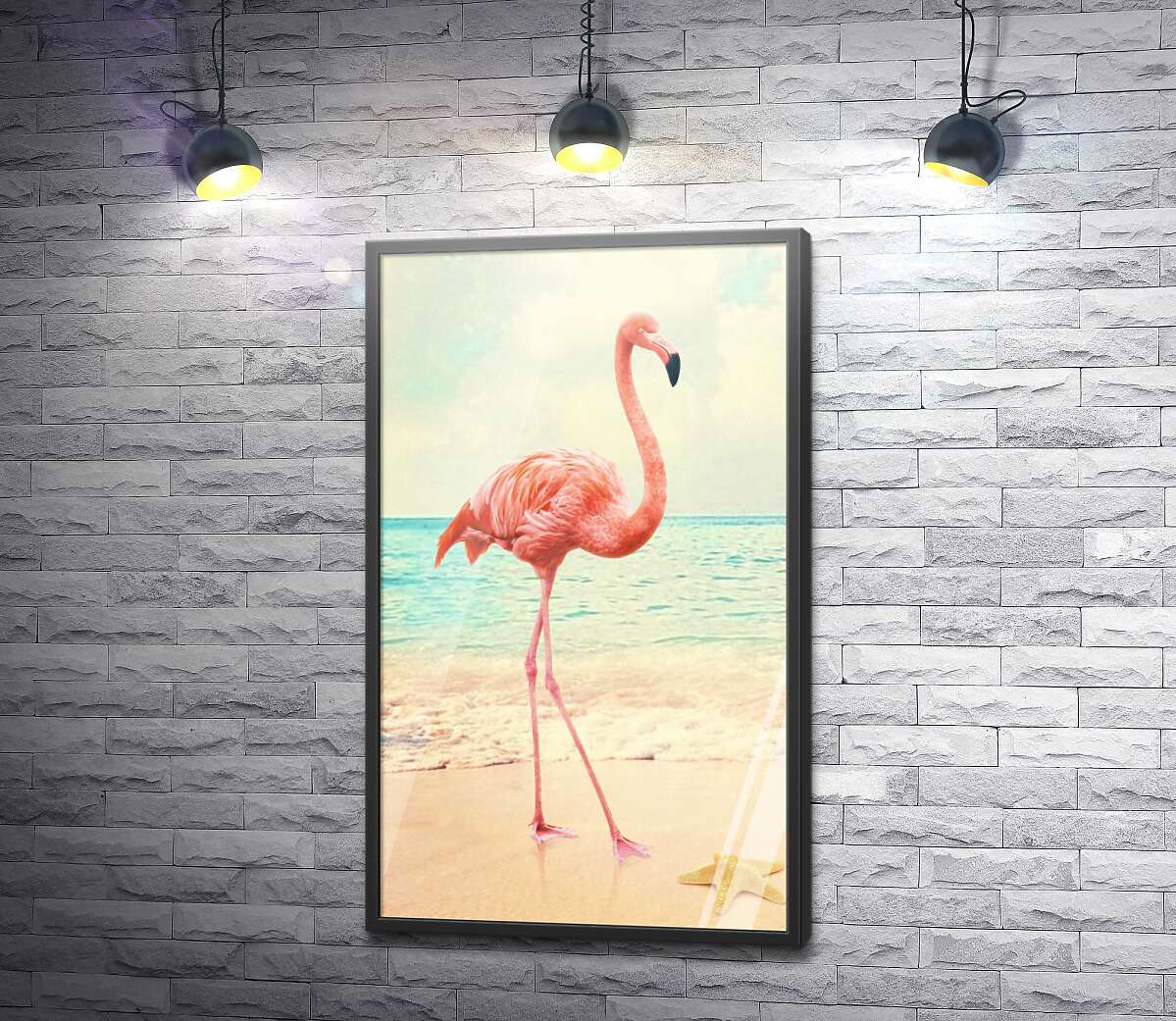 постер Рожевий фламінго на пляжі