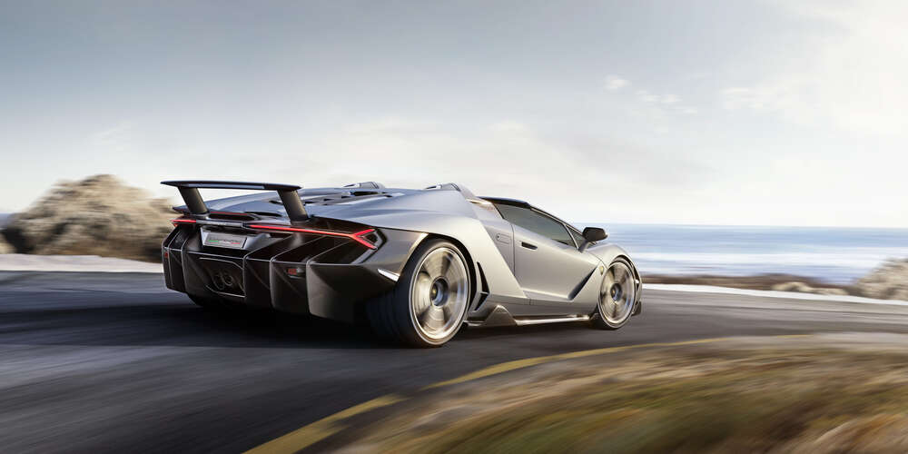 картина-постер Серебристый автомобиль Lamborghini Centenario мчит по дороге