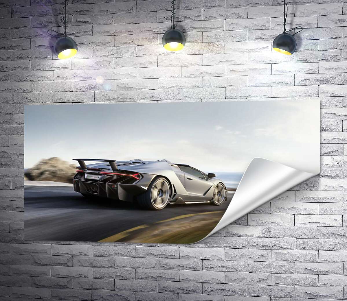 друк Сріблястий автомобіль Lamborghini Centenario мчить по дорозі