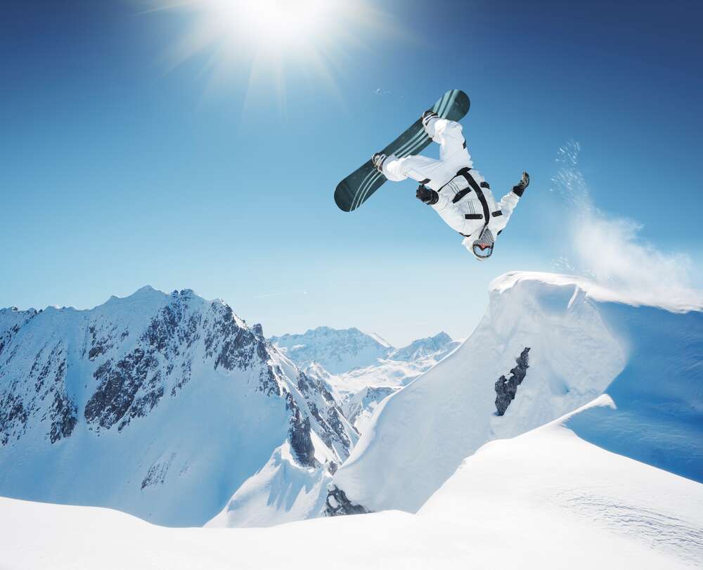 картина-постер Сноубордист в заснеженных горах