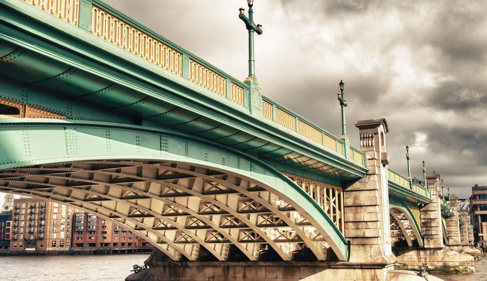 картина-постер Саутваркский мост в пасмурный день