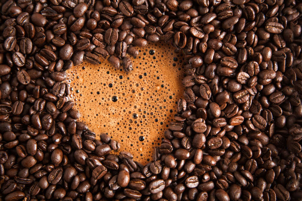 картина-постер Серце з кавової пінки і зерен