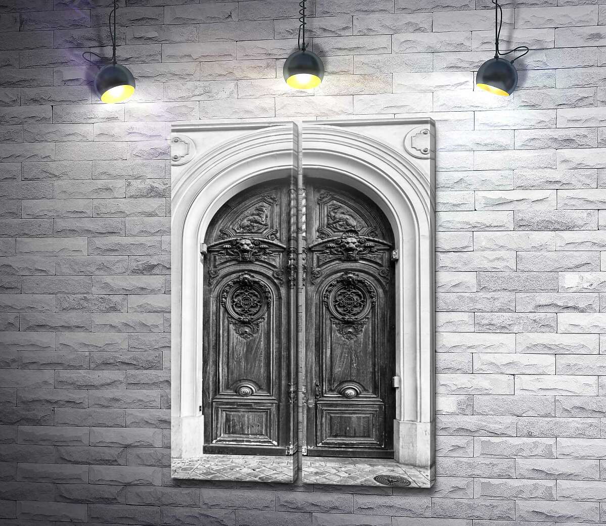 модульная картина Старинные массивные двери