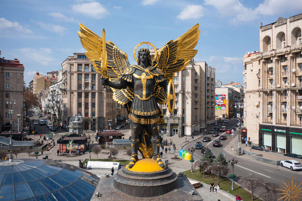картина-постер Скульптура Архангела Михайла у Києві