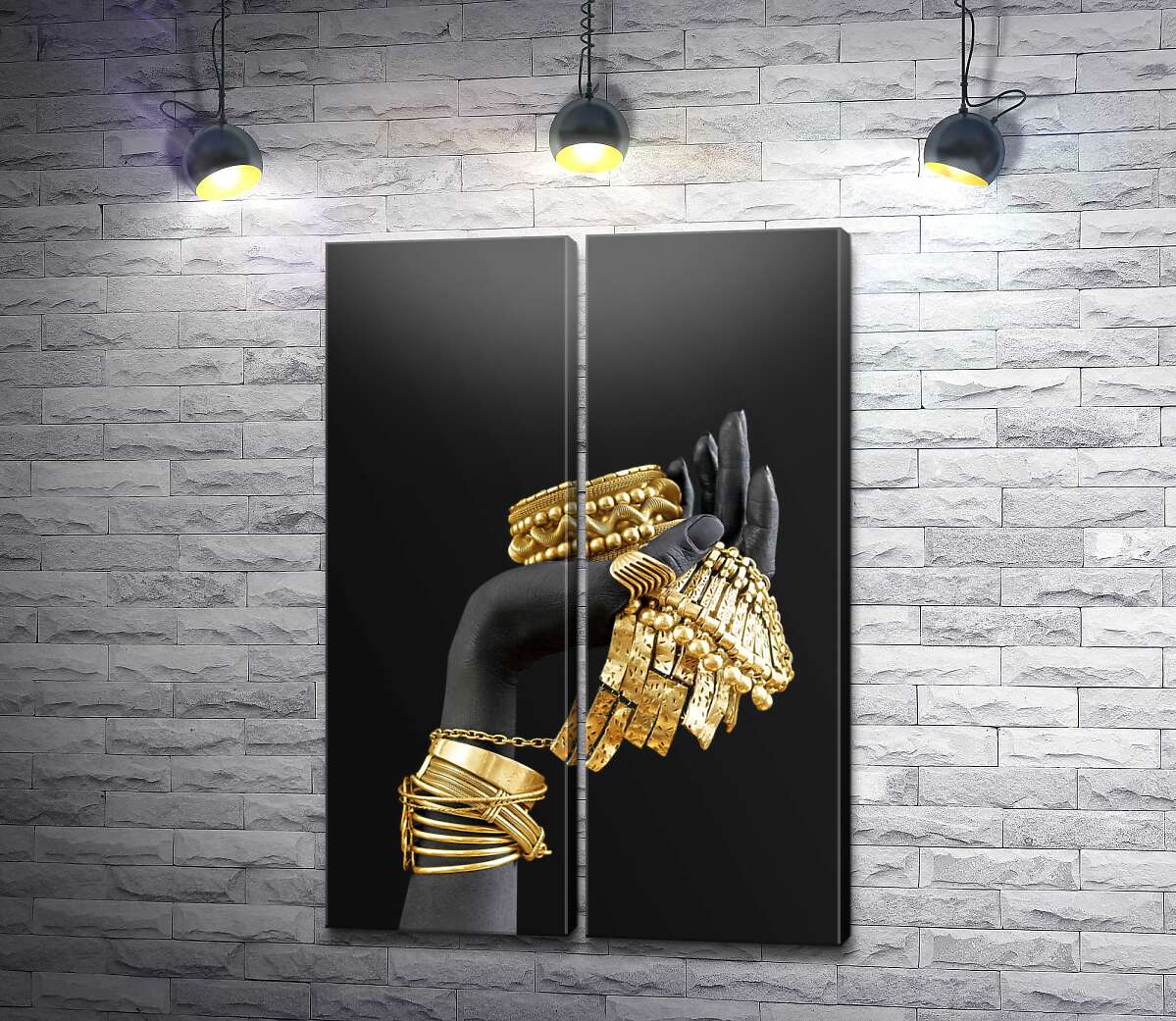 модульная картина Темная рука с золотыми украшениями
