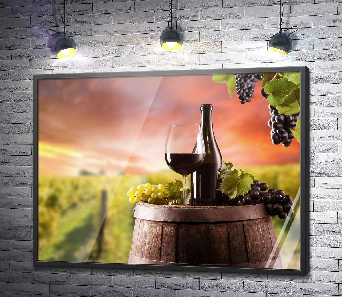 постер Красное вино на фоне виноградника