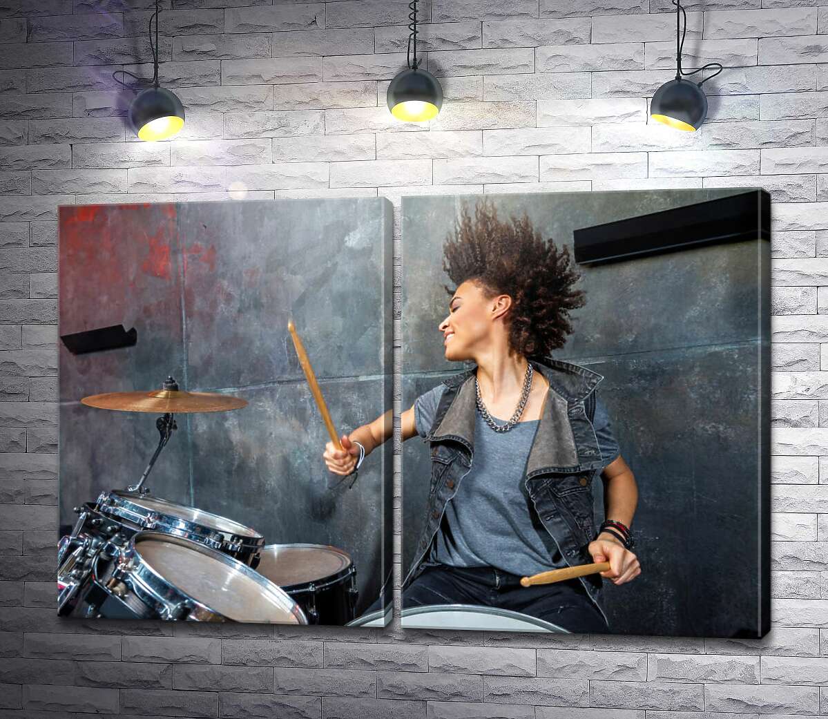 модульная картина Девушка-музыкант виртуозно играет на барабанах