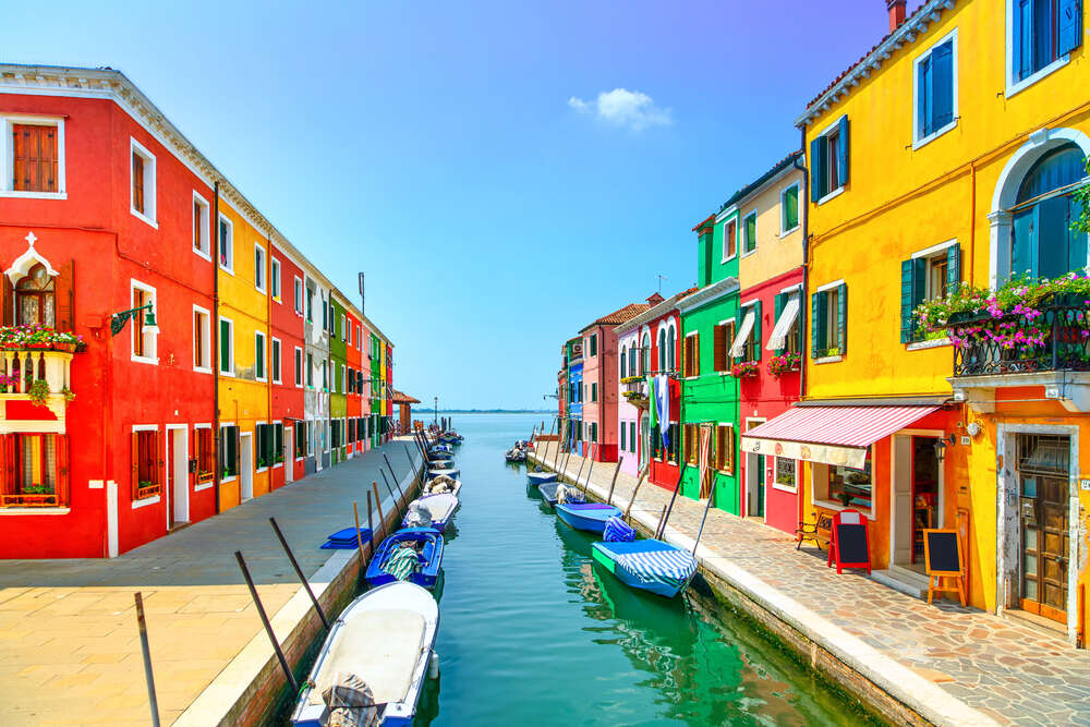 картина-постер Канал Венеции между красочных домиков