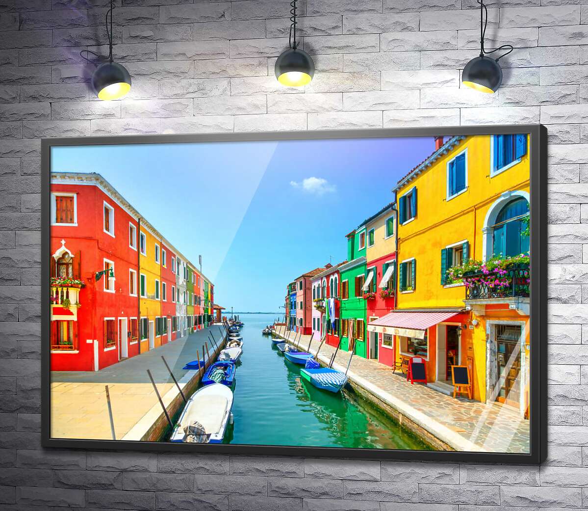 постер Канал Венеции между красочных домиков
