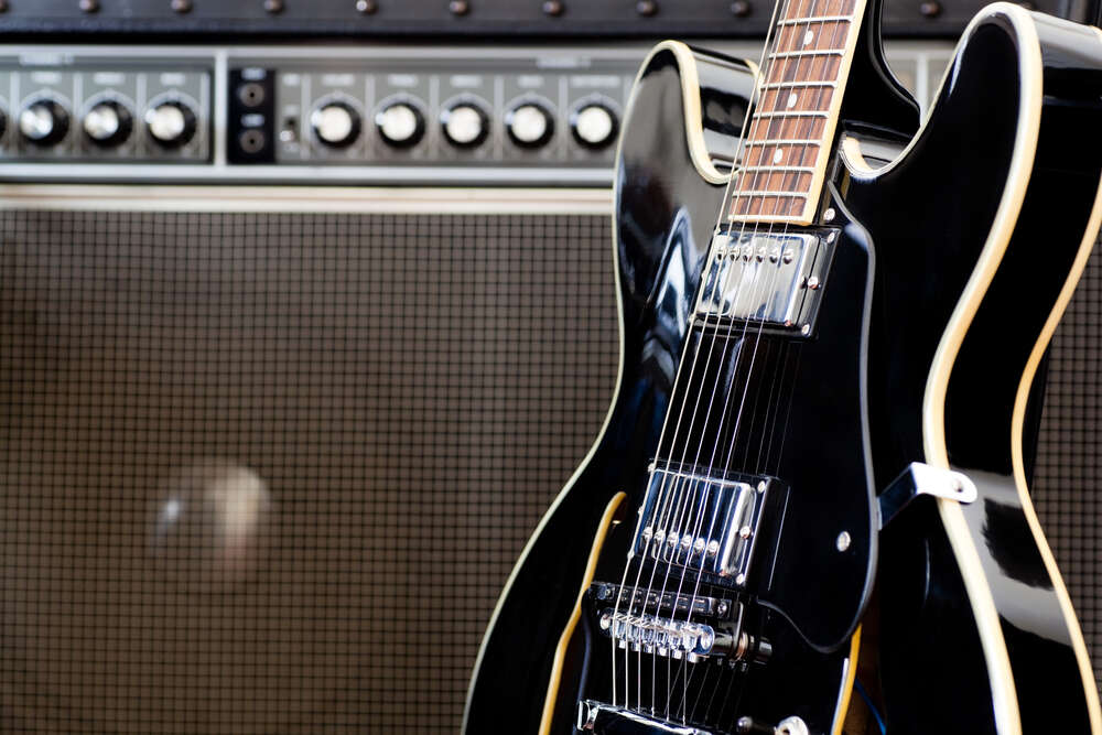 картина-постер Гітара на фоні аудіосистеми