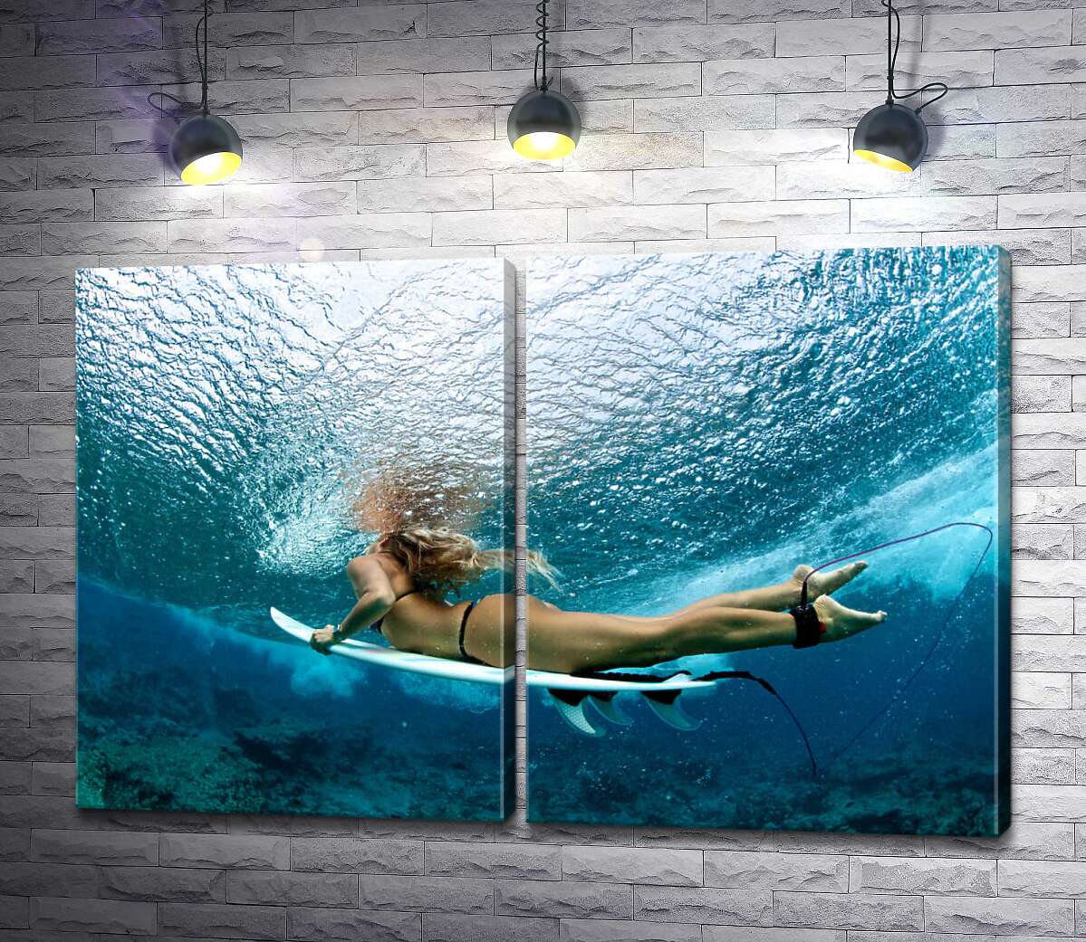 модульна картина Сексуальна дівчина на серф дошці під водою
