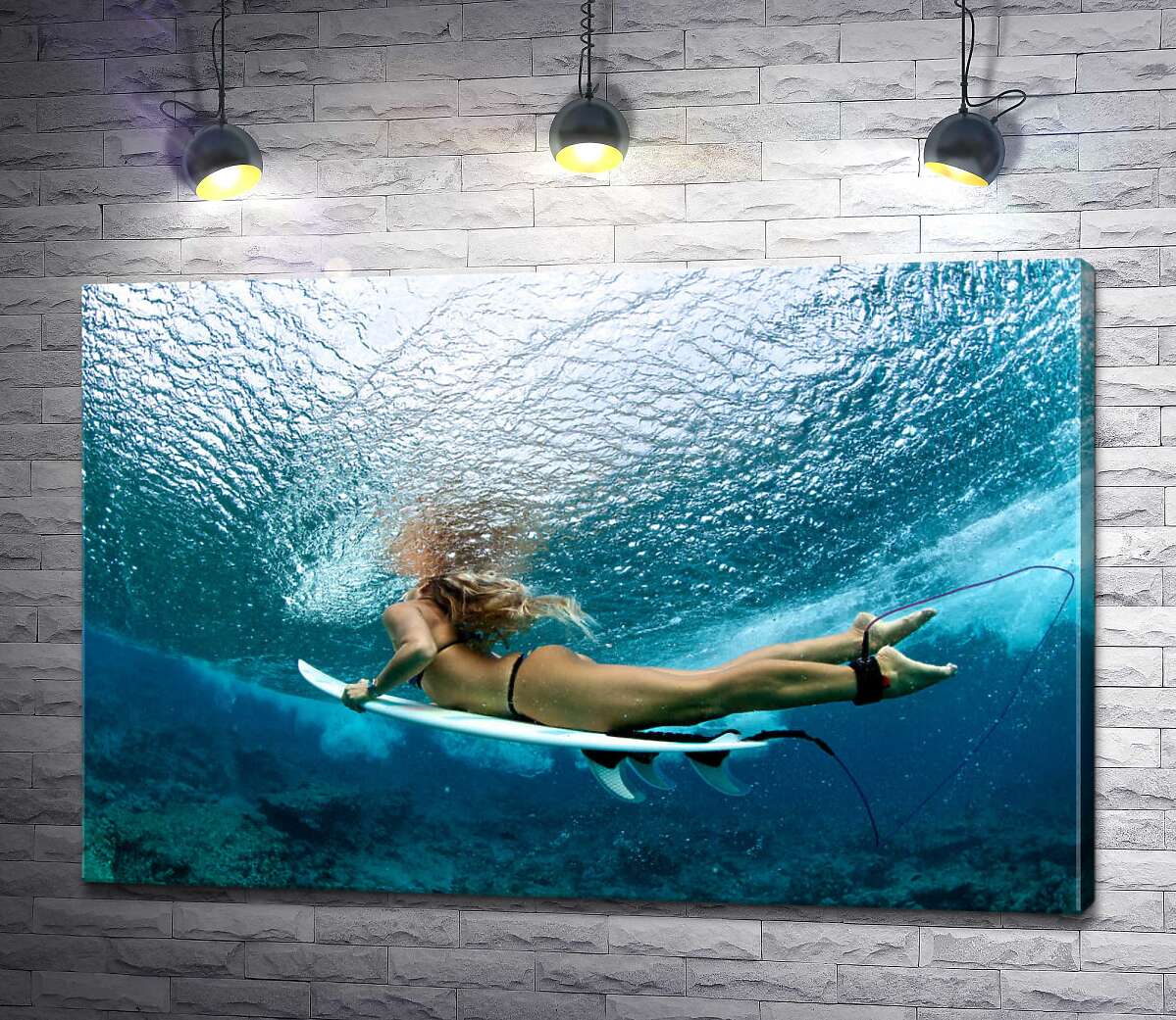 картина Сексуальна дівчина на серф дошці під водою