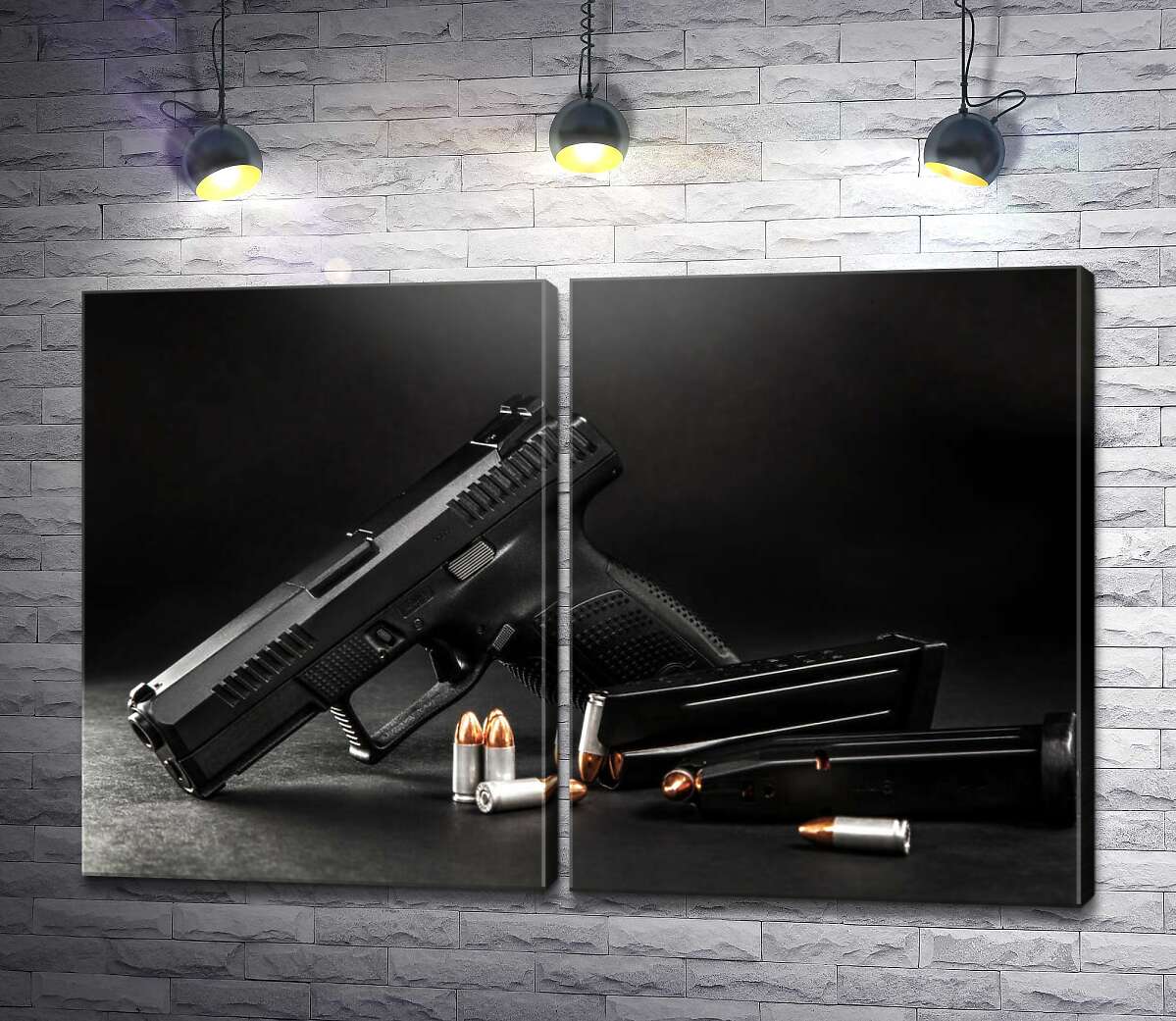 модульная картина Черный пистолет с патронами на столе