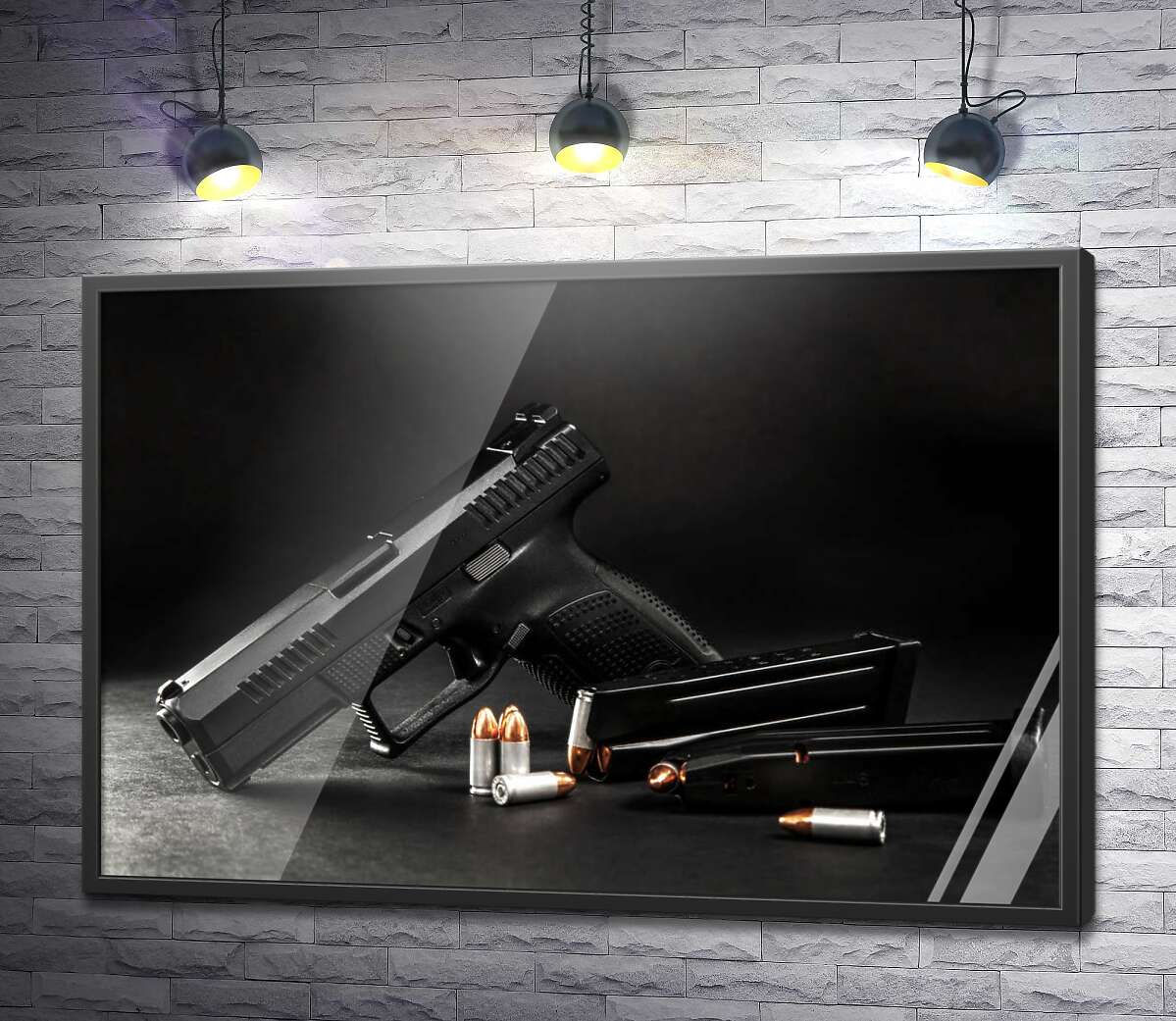 постер Черный пистолет с патронами на столе
