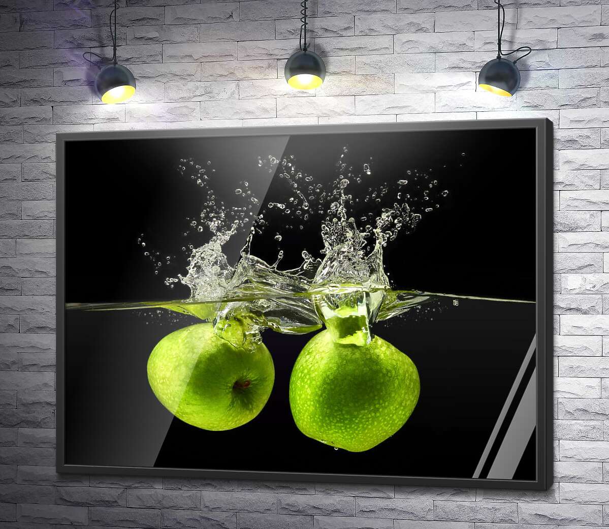 постер Два зеленых яблока в воде