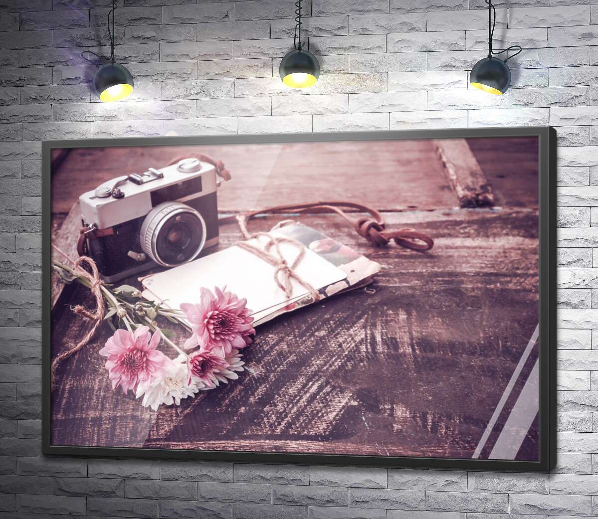 постер Урожай фотоапарат, листи та квіти на столі