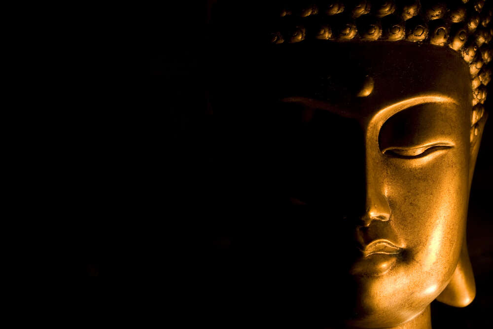 картина-постер Полуосвещенный образ статуи Будды