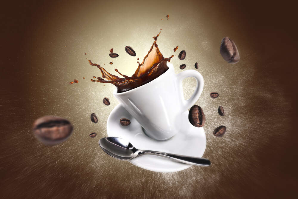 картина-постер Чашка кави і зерна, що розлітаються