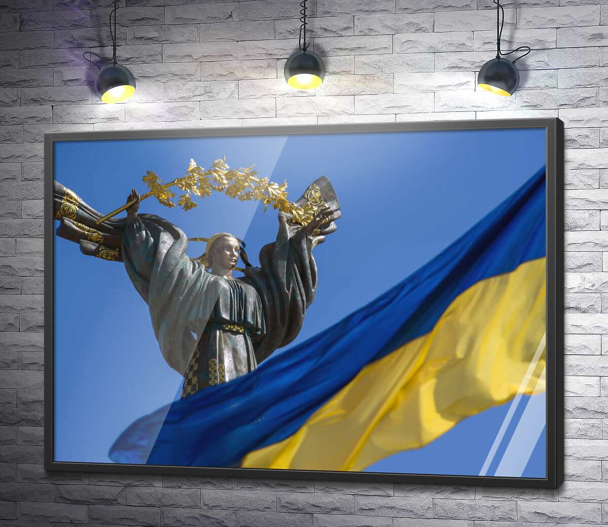 постер Флаг Украины на фоне Монумента Независимости