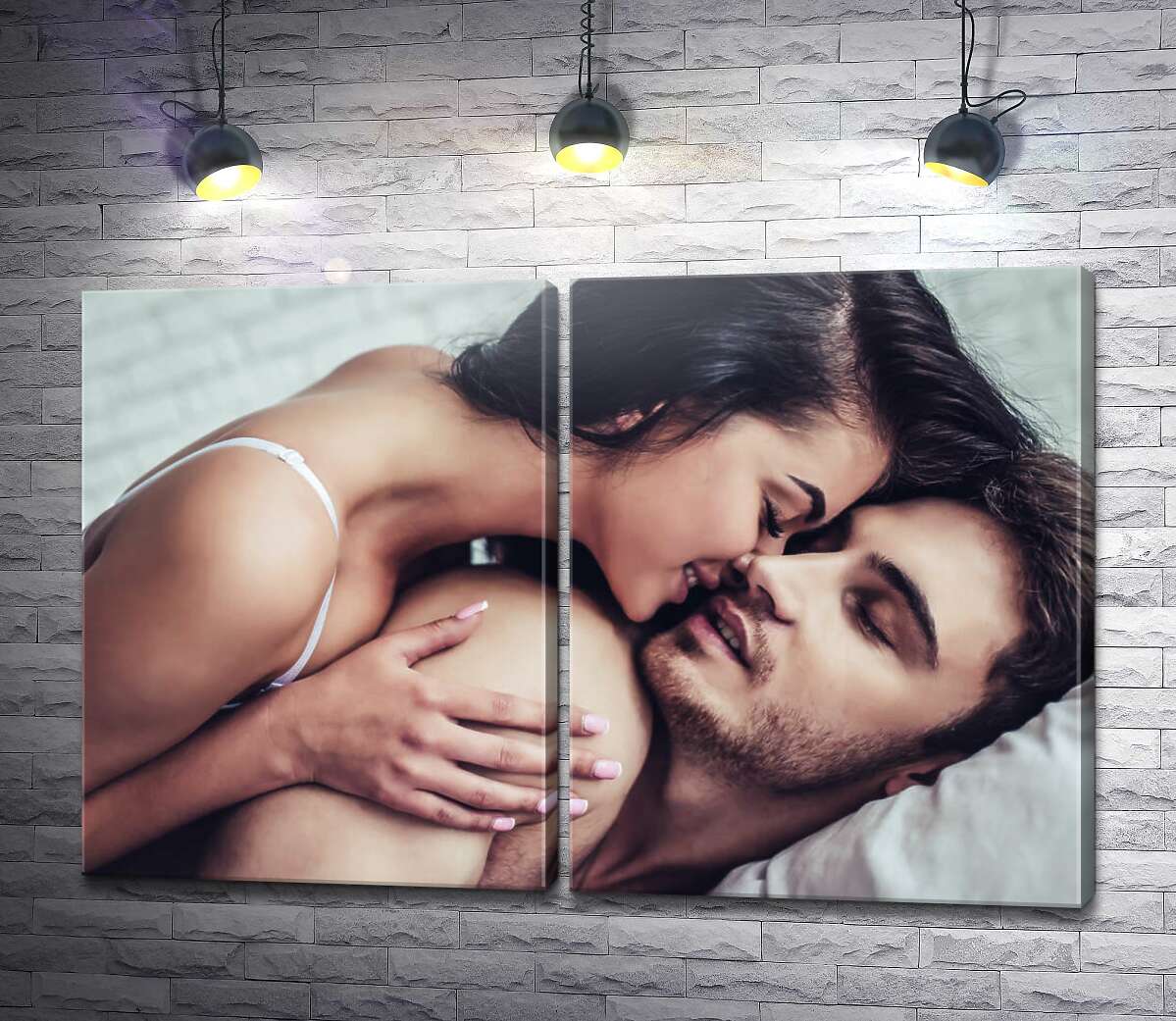 модульная картина Нежный поцелуй девушки и парня