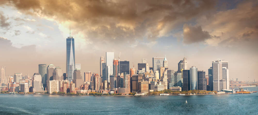картина-постер Панорама Нью-Йорка над сгущающимися тучами