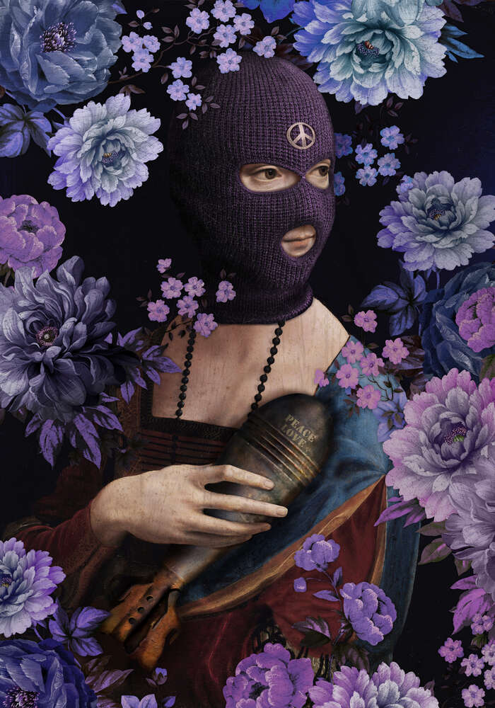 картина-постер Девушка в маске с винтажной авиабомбой