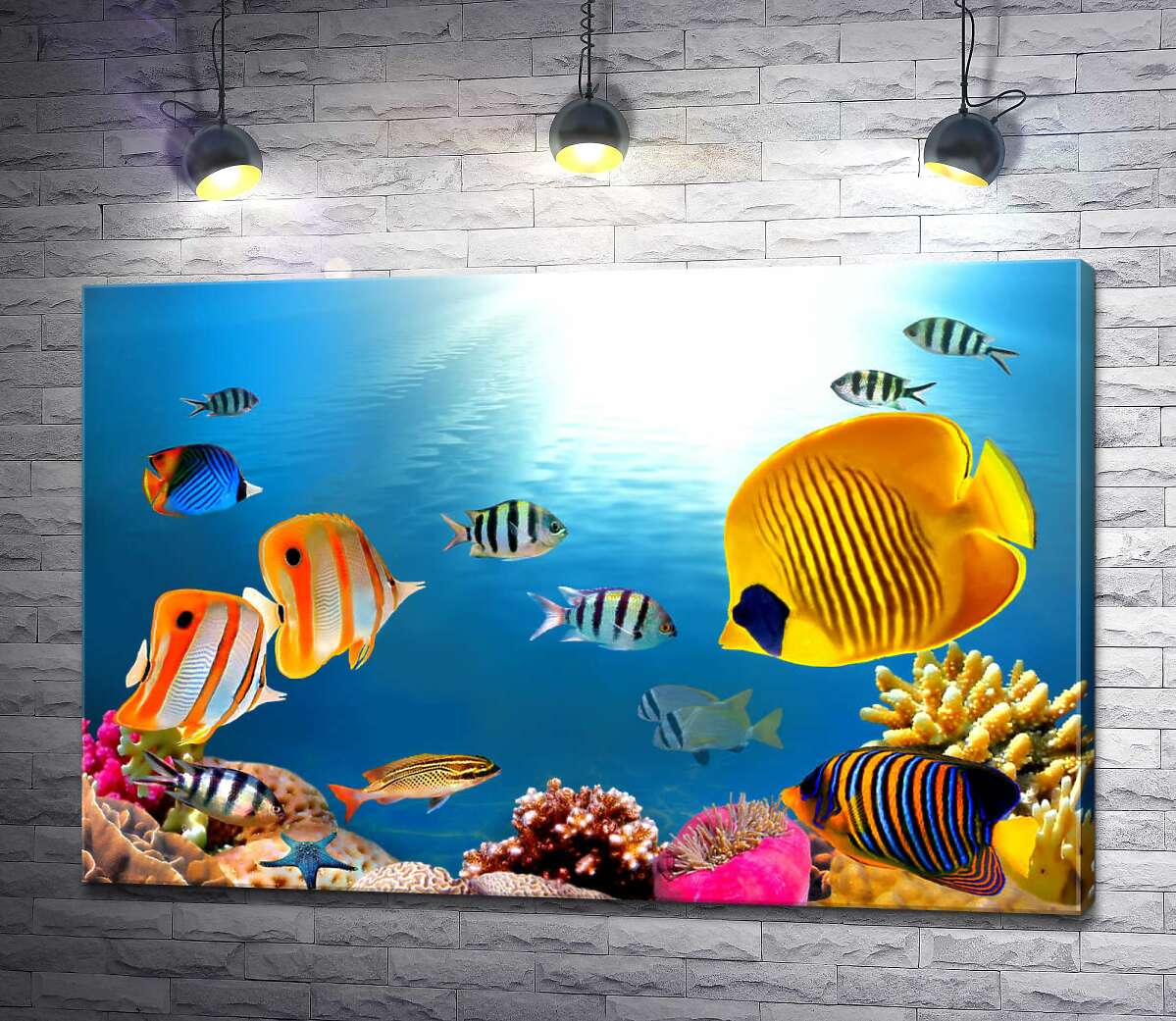 картина Яркие рыбки в аквамариновой воде
