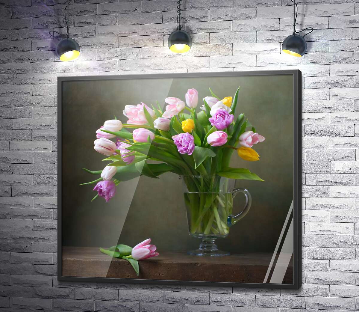 постер Свежий букет тюльпанов в стакане